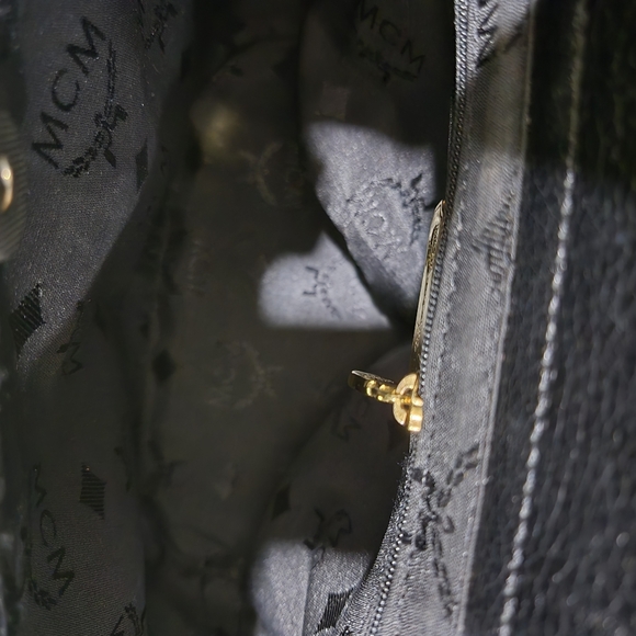 MCM BLACK LEATHER TOTE/HAND BAG-AUTHENTIC - Picture 7 of 8